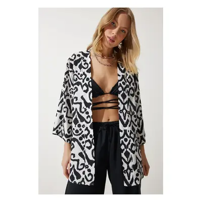 Happiness İstanbul Women's Black and White Patterned Viscose Kimono