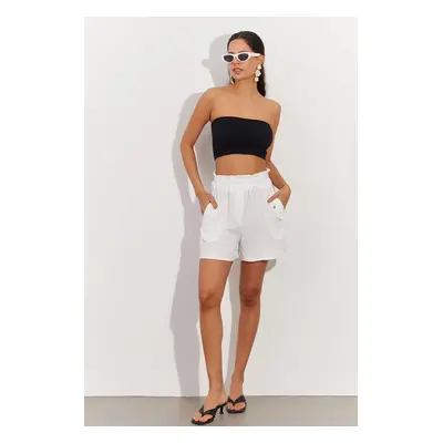 Cool & Sexy Women's White Pocket Linen Shorts NH59