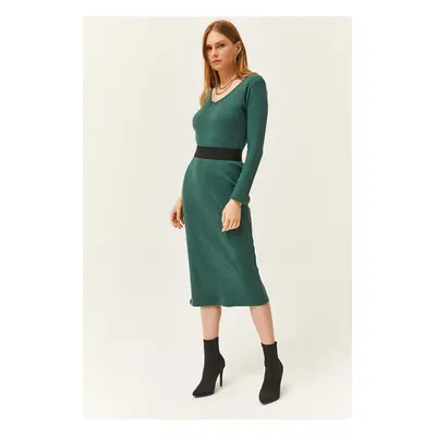 Olalook Women's Green Pool Neck Thick Ribbed Midi Dress