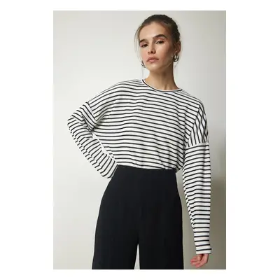 Happiness İstanbul Women's White Striped Knitted Blouse