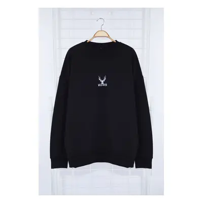 Trendyol Black Oversize/Wide Cut Embroidered Detail Plus Size Sweatshirt