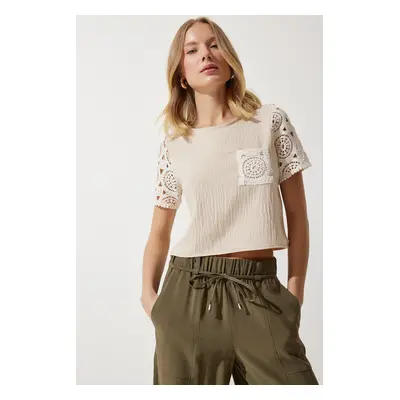 Happiness İstanbul Women's Cream Lace Detailed Crop Linen Blouse