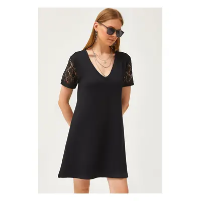 Olalook Women's Black V-Neck Lace Detailed Soft Textured Mini Dress