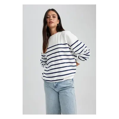 DEFACTO Women's Relax Fit Crew Neck Striped Thin Basic Plain Sweatshirt