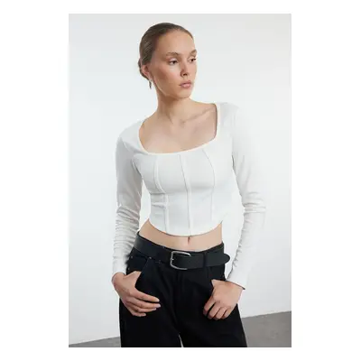 Trendyol Ecru Piping Detailed Square Neck Fitted Crop Interlock Knitted Blouse