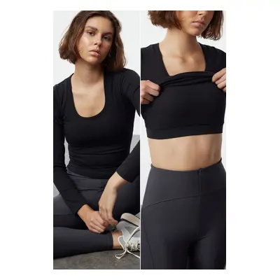 Trendyol Black Brushed Soft Fabric Layers Padded Reflective Printed Yoga Knitted Sports Top/Blou