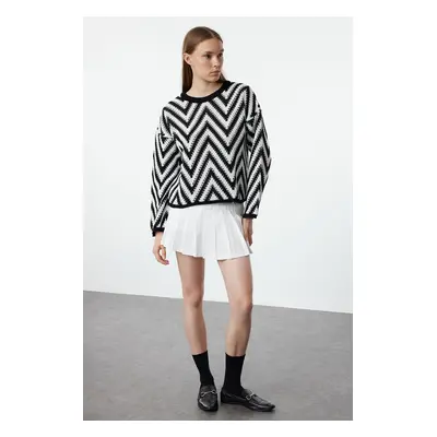 Trendyol Ecru Zigzag Patterned Knitwear Sweater