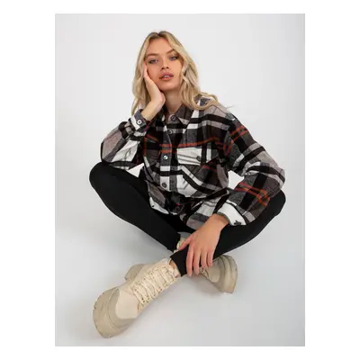 Beige-black plaid T-shirt with pockets