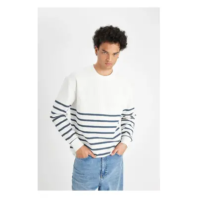 DEFACTO Men's White Comfort Fit Crew Neck Striped Thick Fabric Sweatshirt