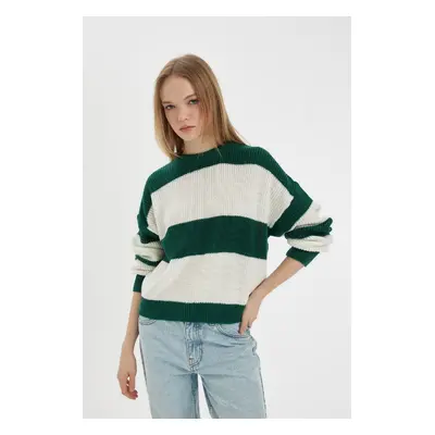 DEFACTO Women's Cool Oversize Fit Wide Pattern Crew Neck Striped Knitwear Sweater