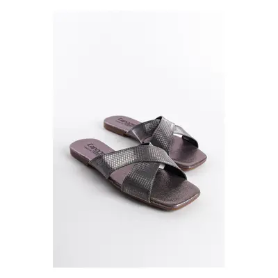 Capone Outfitters Women's Slippers