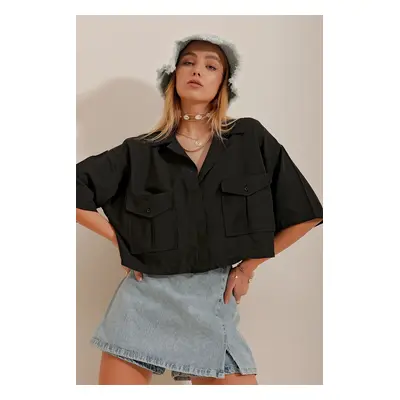 Trend Alaçatı Stili Women's Black Envelope Pocket Crop Poplin Shirt