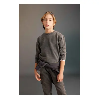 DEFACTO Boy's Oversize Fit Crew Neck Washed Faded Effect Printed Sweatshirt