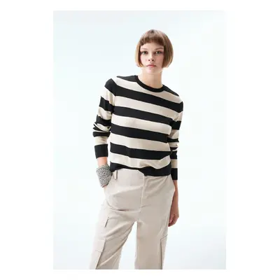 DEFACTO Regular Fit Striped Crew Neck Sweater