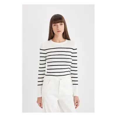 DEFACTO Women's Regular Fit Soft Texture Crew Neck Striped Sweater