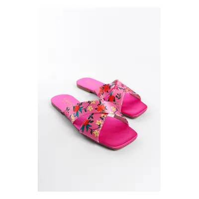 Capone Outfitters Women's Slippers