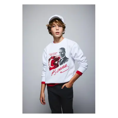 DEFACTO Boys' Atatürk Printed Crew Neck Sweatshirt