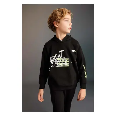 DEFACTO Boy&#39;s Oversize Fit Hooded Printed Sweatshirt