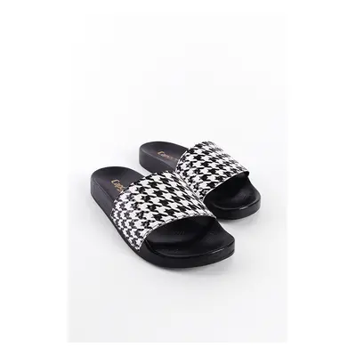 Capone Outfitters Women's Slippers