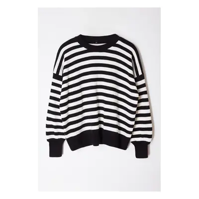 Trendyol Black Basic Striped Sweatshirt Look Knitwear Sweater