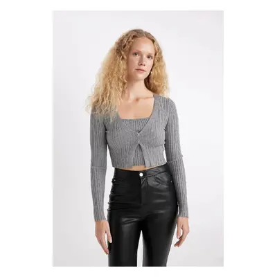 DEFACTO Regular Fit Crop Button Closure V Neck Knitted Cardigan