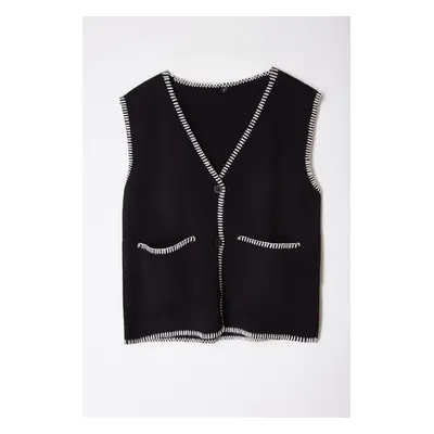 Trendyol Black Regular V Neck Color Block Vest