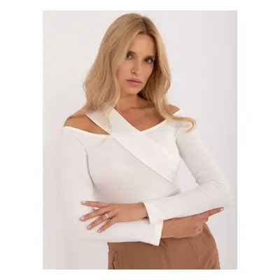 Ecru fitted Spanish blouse with long sleeves