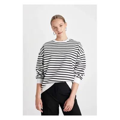 DEFACTO Women's Oversize Fit Wide Pattern Crew Neck Striped Thick Sweatshirt