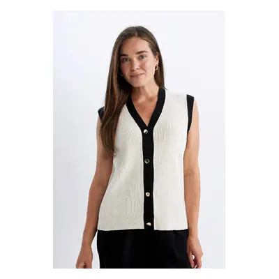 DEFACTO Regular Fit V Neck Buttoned Classic Knit Vest