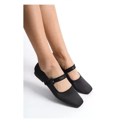 Capone Outfitters Women's Buckle Detailed Satin Ballerinas