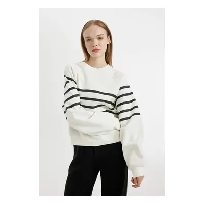 DEFACTO Women's Cool Oversize Fit Wide Pattern Crew Neck Striped Thick Sweatshirt