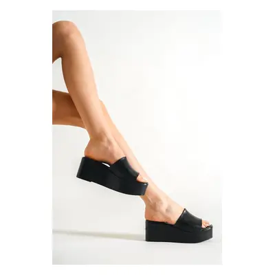 Capone Outfitters Capone Women's Wedge Heels and Single Strap Women's Flatform Slippers.