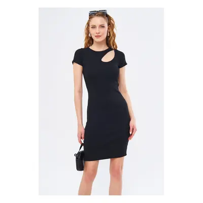 armonika Women's Black Collar Windowed Short Sleeve Dress