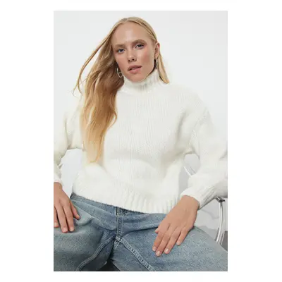 Trendyol Ecru Wide Fit Soft Textured Basic Knitwear Sweater