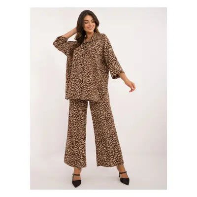 Beige and black patterned set with an oversize shirt