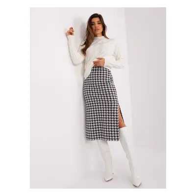 White and black knitted skirt with slits