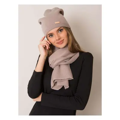 RUE PARIS Dark beige set of cap and scarf