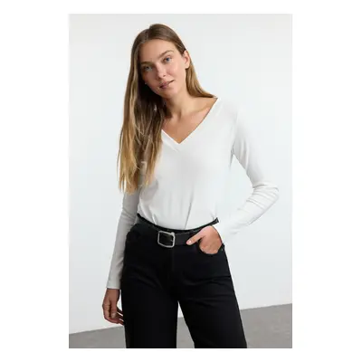 Trendyol White V-Neck Regular/Normal Fit Knitted Blouse