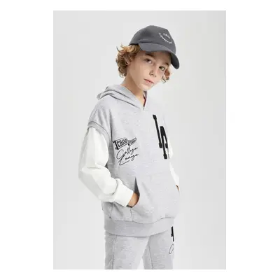 DEFACTO Boy&#39;s Oversize Fit Embroidered Hooded Sweatshirt