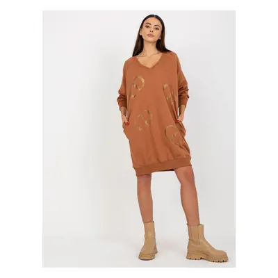 Light brown one-size long sweatshirt with a rhinestone application