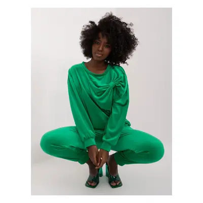 Green casual velour set with sweatshirt