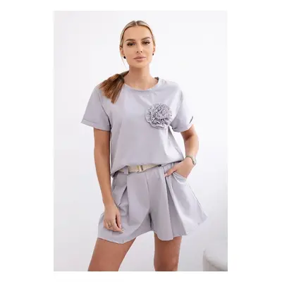 Women's set with decorative floral blouse + shorts - light gray