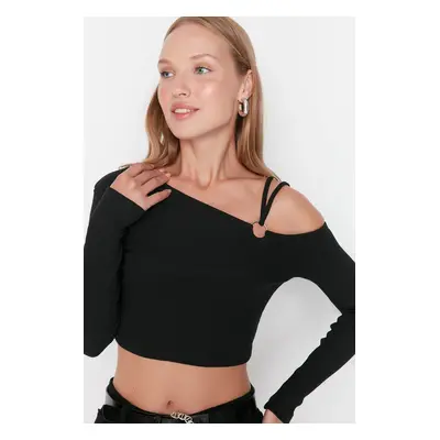 Trendyol Black Fitted Crop With Accessory Detail Piping, Flexible Knitted Blouse with Crop