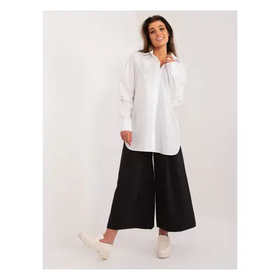 Long white shirt with cuffs on the sleeves