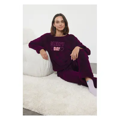 Trendyol Wellsoft Knitted Pajama Set with Plum Slogan and Heart