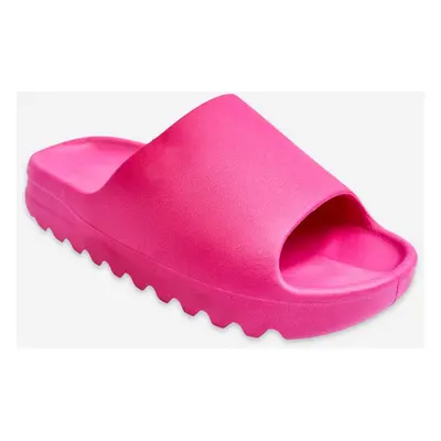 Fashionable slippers on the Fuchsia Estella platform