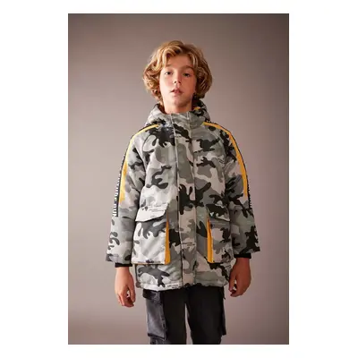 DEFACTO Boy's Water Repellent Camouflage Patterned Hooded Jacket Coat