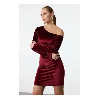 Trendyol Burgundy Body-fitting Velvet Knitted Short Dress