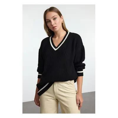 Trendyol Black Wide Pattern V Neck Knitted Sweater