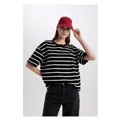 DEFACTO Oversize Fit Crew Neck Striped Combed Cotton Short Sleeve T-Shirt